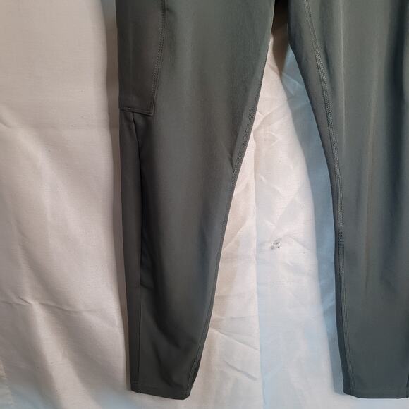 Versatile Avia Green Cargo Pants for Women size medium - Picture 4 of 9